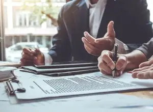 إدارة العقود بإحتراف … المهارة التي تُغيّر قواعد اللعبة
