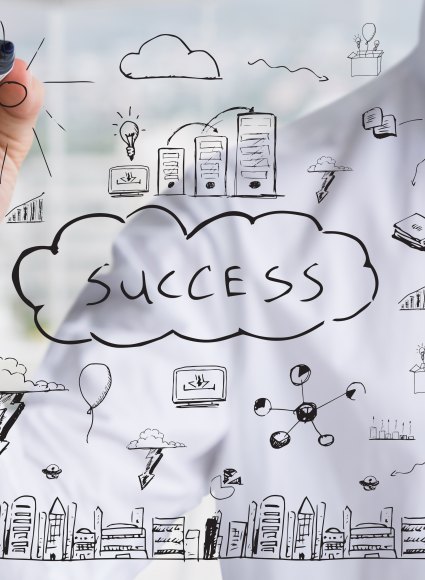 businessman-drawing-keys-success